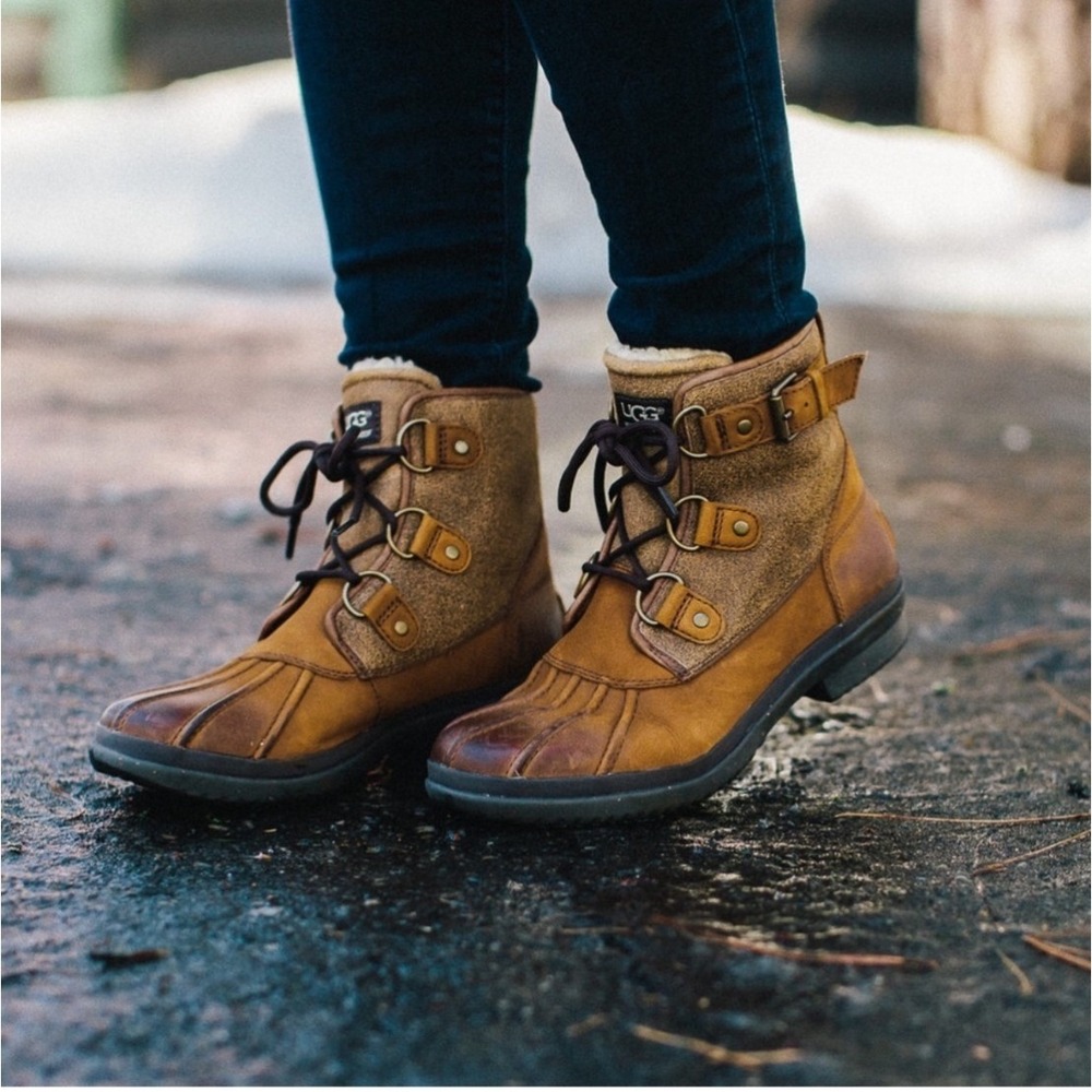 UGG‎ Cecile Waterproof Duck Ankle Boots Lace Up Buckle Fur Lined Women's Size
7